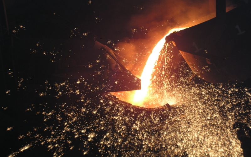 2004年，自建轉(zhuǎn)爐生產(chǎn)鋼水，成為實(shí)現(xiàn)鋼鐵全產(chǎn)業(yè)鏈條開閘源頭