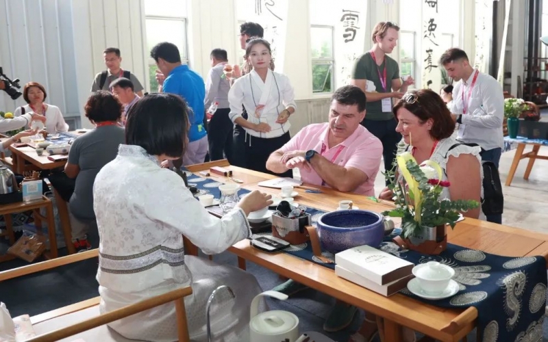 Amazing! 開幕首日格“外”好，非遺市集圈粉海外參觀者