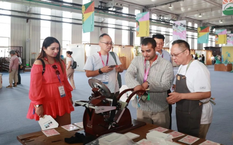非遺市集開幕第二天！讓非遺走進(jìn)生活，“遺”起潮玩