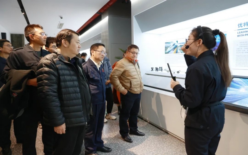 天津大學(xué)宣懷學(xué)院院長、九安醫(yī)療董事長劉毅一行到榮程集團參觀調(diào)研