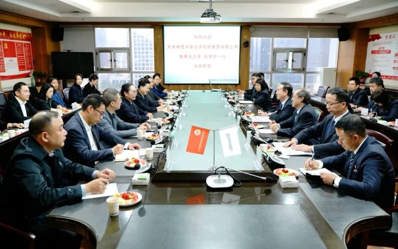 榮程集團(tuán)董事會(huì)主席張榮華，榮華控股黨委書(shū)記、董事長(zhǎng)崔榮華一行到陜鼓座談交流