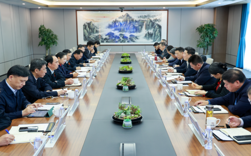 津南區(qū)委副書記、區(qū)長楊灝一行到榮程集團(tuán)調(diào)研慰問