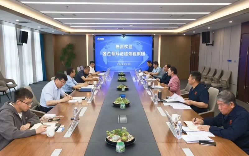 榮程集團(tuán)董事會(huì)主席張榮華與全國(guó)政協(xié)委員、甘肅省工信廳副廳長(zhǎng)黃寶榮座談交流