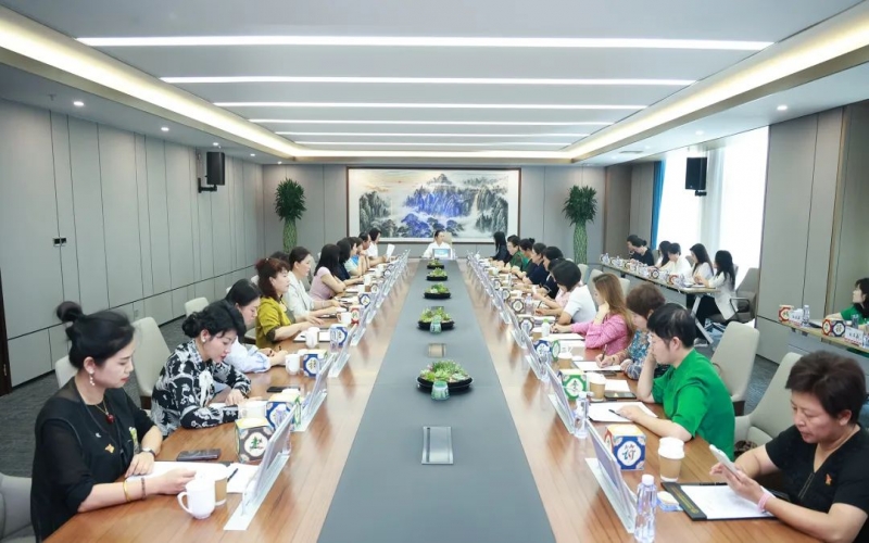 喜迎七一 向黨獻(xiàn)禮 - 張榮華主席與淄博市女企業(yè)家商會(huì)一行座談交流，凝聚她力量，展現(xiàn)她擔(dān)當(dāng)！