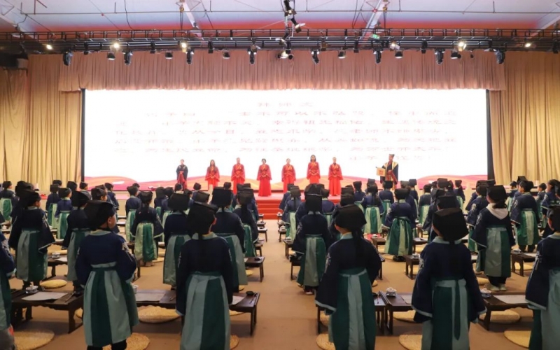 800余組家庭，近1800人，這兩場(chǎng)盛大的“開筆禮”，讓孩子們終身難忘！