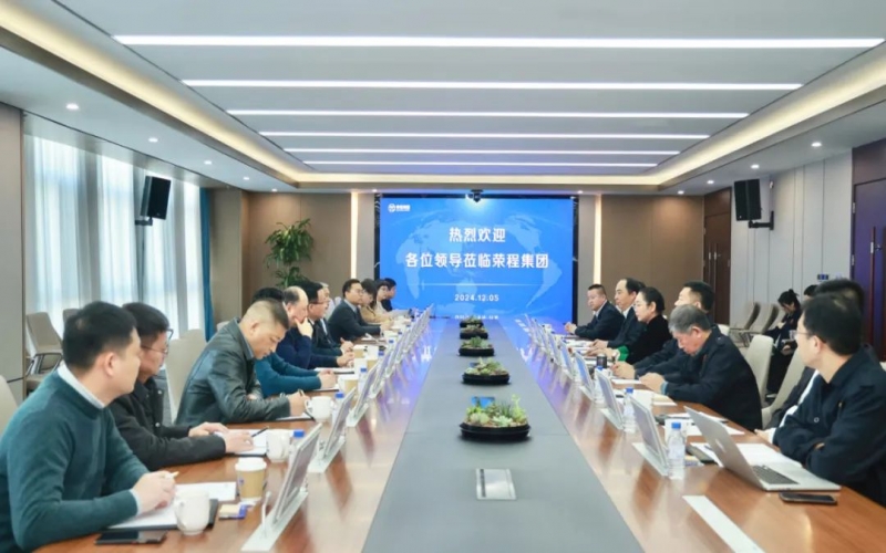 榮程集團(tuán)董事會(huì)主席張榮華與上海市老科協(xié)會(huì)長(zhǎng)蔡敏勇座談交流