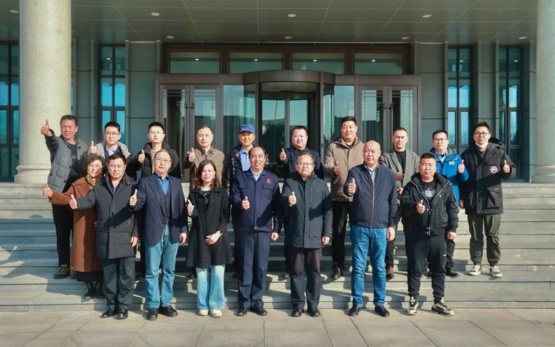 天津市鋼鐵工業(yè)協(xié)會(huì)秘書(shū)長(zhǎng)、天津市冶金商會(huì)副會(huì)長(zhǎng)楊勇一行到榮程集團(tuán)座談交流