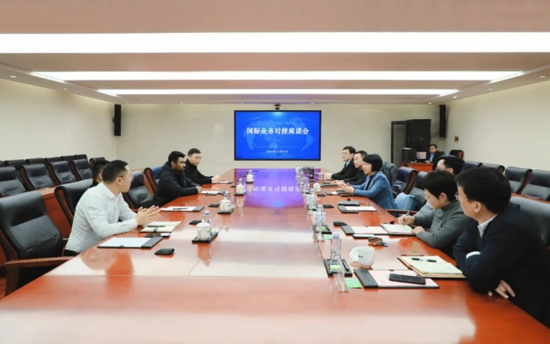 榮程集團(tuán)黨委書(shū)記、融誠(chéng)物產(chǎn)總經(jīng)理張穎與多家客戶開(kāi)展國(guó)際業(yè)務(wù)座談交流