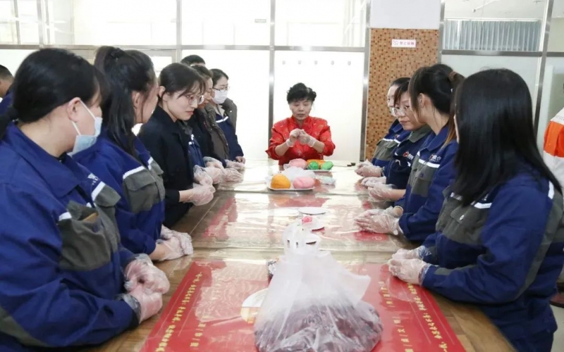 巧手捏面塑 指尖傳非遺！榮程鋼鐵這場(chǎng)活動(dòng)超有趣