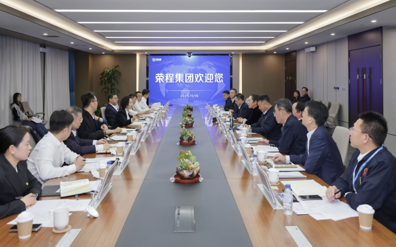 榮程集團董事會主席張榮華與中國能建北方區(qū)域總部黨委書記、總經(jīng)理邢巧英座談交流